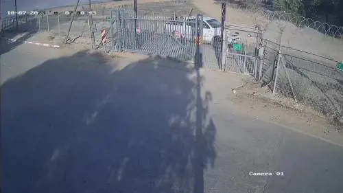 Un convoglio di Hamas supera il kibbutz Be'eri