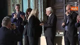 Mattarella premia Mara Venier per l'impegno per promuovere la lotta contro il cancro