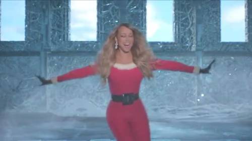Mariah Carrey inaugura la stagione di "All I Want for Christmas is You"
