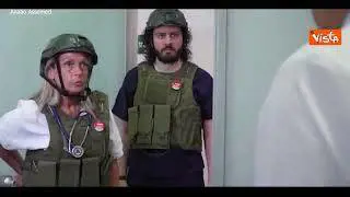 Elmetto e giubbotto antiproiettile, lo spot provocatorio dei medici di Napoli