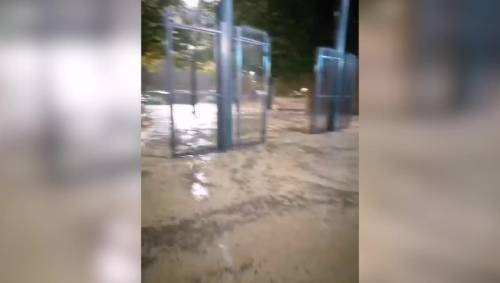 Maltempo: i fiumi per le strade di Prato in zona Galceti