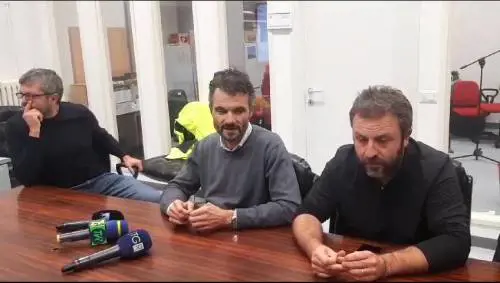 "Intere zone di Prato  con strade allagate"