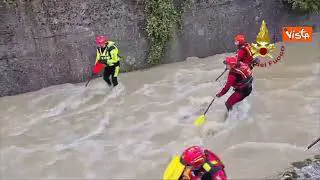 Le ricerche del vigile del fuoco disperso dopo il maltempo