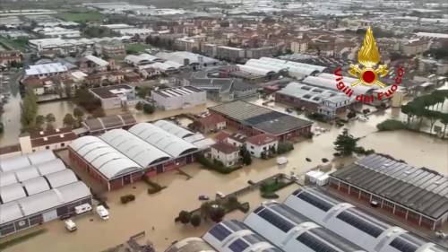 Alluvione in Toscana, le immagini di Prato sott'acqua ripresa dall'alto