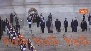 Festa delle Forze Armate, il Presidente Mattarella rende omaggio al Milite Ignoto
