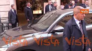 La premier Meloni acclamata dopo l'omaggio al Milite Ignoto: "Giorgia! Giorgia!"