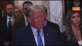 Trump in aula a New York: "Abbiamo fatto tutto in regola, processo truffa"