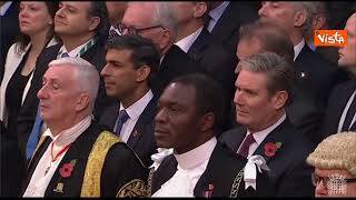 Re Carlo III a Westminster per il King's Speech rende omaggio alla sua "amata madre"