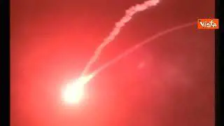 Anniversario crollo muro Berlino, ecco la bandiera Ue che sventola a fianco di quella tedesca