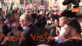 Manifestazione del Pd a Roma, l'arrivo di Roberto Gualtieri a piazza del Popolo