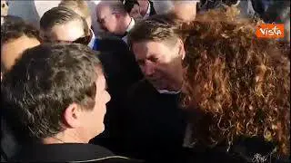 L'abbraccio tra Conte e Fratoianni alla manifestazione Pd di Piazza del Popolo