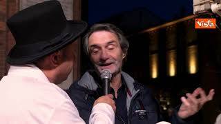 Attilio Fontana alla Festa del torrone di Cremona si cimenta nella preparazione del dolce