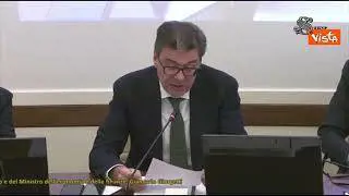 Manovra, Giorgetti: "Vincoli stringenti per interessi debito e pensioni"