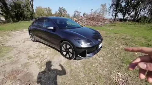 Hyundai Ioniq 6, guarda il video in pillole della super berlina elettrica