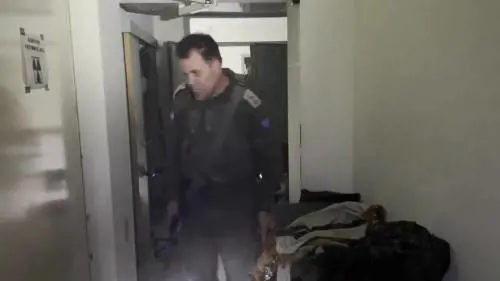 Il portavoce delle Idf mostra le prove trovate all'interno dell'ospedale Al-Shifa
