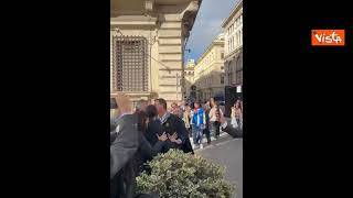 Ecco la spinta e il presidente di Coldiretti allontanato dopo lo scontro con Della Vedova