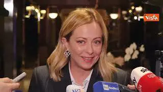 Meloni scherza con il giornalista: Attesa per rating Moody’s? Vediamo, non ci si metta anche lei