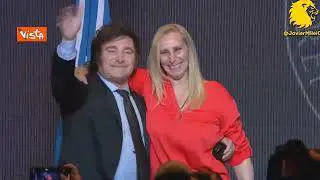 Il nuovo Presidente dell'Argentina Milei acclamato dai sostenitori