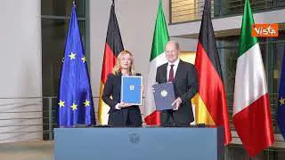 Meloni al vertice intergovernativo italo-tedesco a Berlino, la foto di gruppo con Scholz