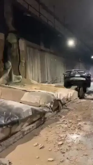 Pescara, il video nel tunnel dopo il crollo del muro