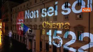 Palazzo Chigi illuminato con il numero antiviolenza 1522, le immagini dal drone