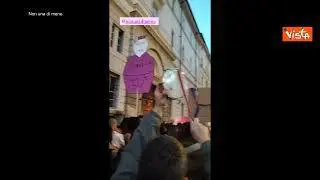 Violenza sulle donne, il minuto di "rumore" in strada al corteo di "Non una di meno"