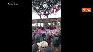 Violenza sulle donne, il corteo di "Non una di meno" sfila per le strade di Roma