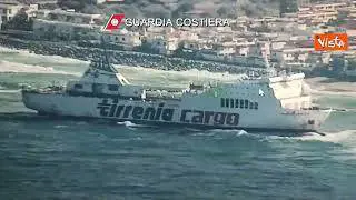 Motonave arenata sulle coste siciliane, la Guardia Costiera all'opera