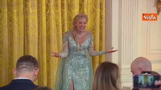 Il cast del musical di Broadway Frozen alla Casa Bianca per le famiglie dei militari