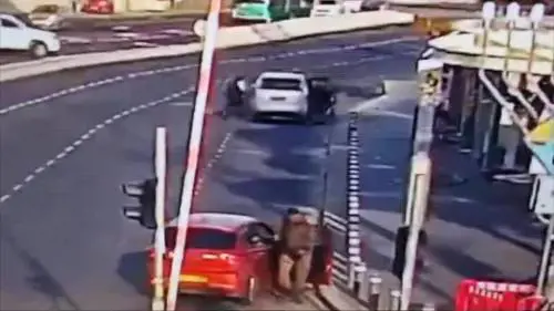 Attentato a Gerusalemme, l'attacco ripreso dalle telecamere di sorveglianza
