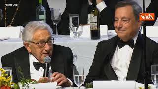 Addio a Henry Kissinger, ecco quando raccontò di aver diviso un panino con Draghi