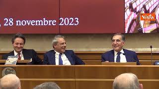 "Una battuta presidente", Berlusconi visto dai cronisti "di strada" nel libro di Amato e Lamberti