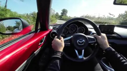 Mazda MX-5 2023, il video in pillole della piccola sportiva giapponese