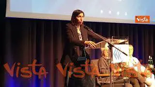 Schlein arriva in ritardo e ironizza: "All'opposizione non possiamo fermare i treni"