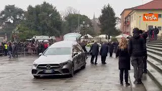 Funerali Giulia Cecchettin, l'applauso all'arrivo del feretro in chiesa