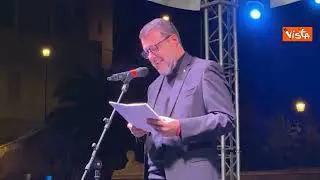 Salvini legge due brani alla manifestazione contro l'antisemitismo a Roma