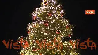 Prove d'accensione per l'albero di Natale di Piazza del Popolo, a Roma. Ecco come sarà illuminato