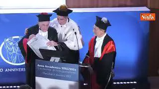 Sami Modiano riceve la laurea honoris al Campus Bio-Medico e si commuove