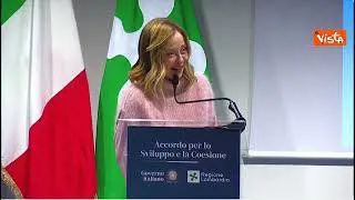 Meloni ringrazia Fitto per revisione Pnrr e scherza: "È l'onnipotente"