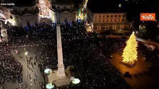 Ecco l'accensione dell'albero di Natale a piazza del Popolo a Roma