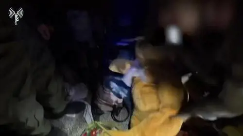 I soldati delle Idf trovano un'arma dentro un orsacchiotto di peluche