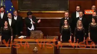Giorgia Meloni si commuove al concerto di Natale al Senato