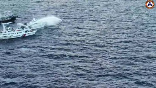 "Ci hanno speronato": la mossa della nave cinese che può innescare l'escalation