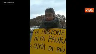 Attivisti di Ultima Generazione bloccano Ponte Mazzini a Roma