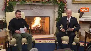 La stretta di mano tra Biden e Zelensky alla Casa Bianca