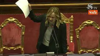 Meloni mostra fax di Di Maio sul Mes, La Russa: Non c'è divieto di applauso