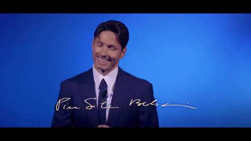 Mediaset, Pier Silvio Berlusconi nello spot di Natale: "Abbracciate chi amate"
