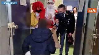 La Polizia di Stato e Babbo Natale consegnano doni ai piccoli pazienti del Pertini