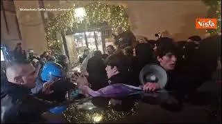 Protesta studenti a Montecitorio, fumogeni e scontri con la Polizia in tenuta antisommossa