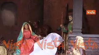 Il presepe "pinelliano" allestito in piazza di Spagna, a Roma